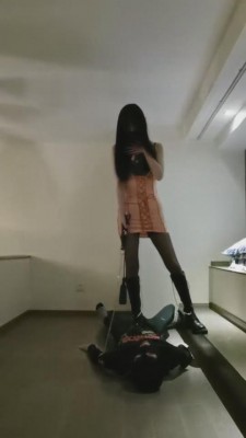 【网盘】【上海潮汐】凶狠调教-踢裆踩踏马鞭 bf7230