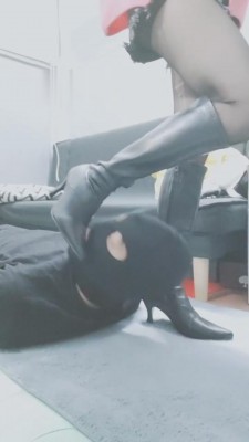 【网盘】【灵竹】长靴碾压/坐脸/跪舔 bf7228