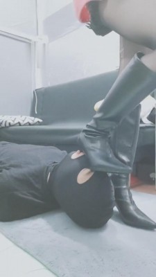 【网盘】【灵竹】长靴碾压/坐脸/跪舔 bf7228