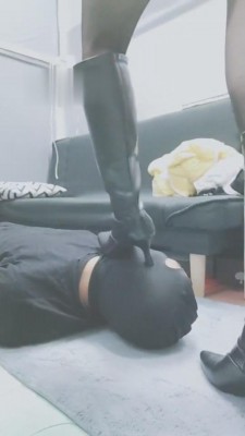 【网盘】【灵竹】长靴碾压/坐脸/跪舔 bf7228