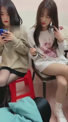 【网盘】【雪莉】饭馆与三闺蜜喂食tj贱狗 bf7226