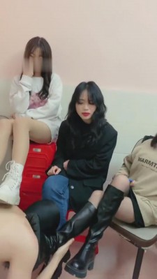 【网盘】【雪莉】饭馆与三闺蜜喂食tj贱狗 bf7226