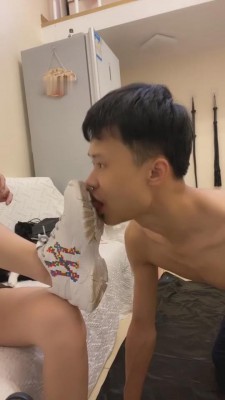 【网盘】【灵猫】把贱狗当鞋刷机/当地毯 bf7557