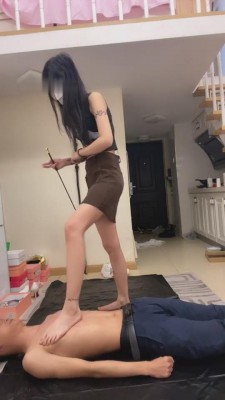 【网盘】【灵猫】把贱狗当鞋刷机/当地毯 bf7557