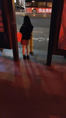 【网盘】【梵高】舔鞋钻跨闻脚路人小姐姐 bf7670