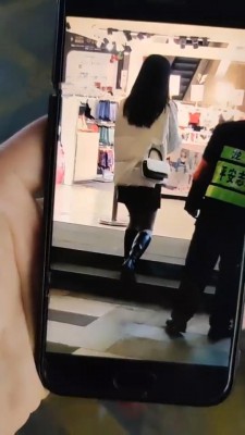 【网盘】【梵高】舔鞋钻跨闻脚路人小姐姐 bf7670