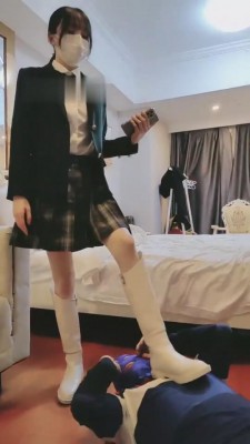 【网盘】【暴力美学】jk白靴腿绞/白靴踢裆/坐脸/白丝深喉/舔脚 bf7678