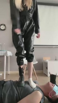 【网盘】【训狗师音音】第一次现实的狗被欺负求饶 bf8456