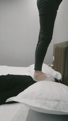 【网盘】【晨希】原味船袜裸足踩脸 bf5769