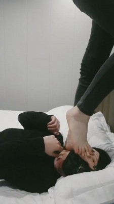 【网盘】【晨希】原味船袜裸足踩脸 bf5769