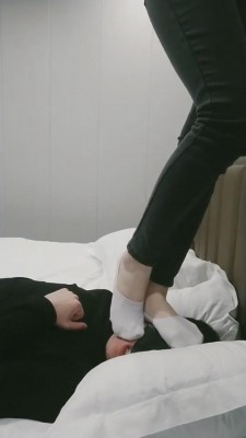 【网盘】【晨希】原味船袜裸足踩脸 bf5769