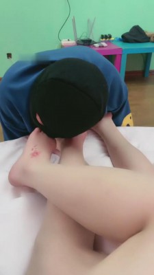 【网盘】【逗逗】情侣主-极致诱惑床下的贱狗伺候 bf8523