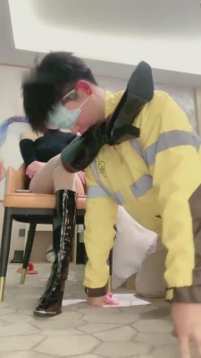 【网盘】【希希子】开发外卖员诱惑成为脚底下的狗 bf8678