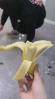 【网盘】【黛黛S】喂狗吃真狗粮/踩踏喂食 bf8570