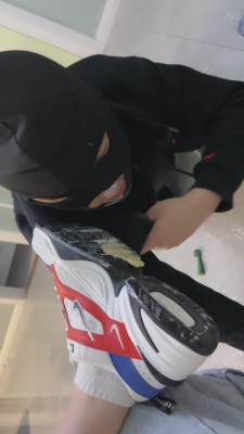 【网盘】【黛黛S】喂狗吃真狗粮/踩踏喂食 bf8570