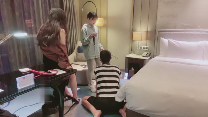 【网盘】【维尼】双S直播羞辱废物员工-耳光/鞭打/浓痰/踩踏 bf8594