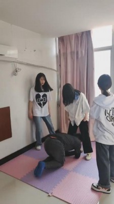 【网盘】【最抗揍】3素人姐姐欺负抗揍狗 bf8624