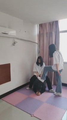 【网盘】【最抗揍】3素人姐姐欺负抗揍狗 bf8624