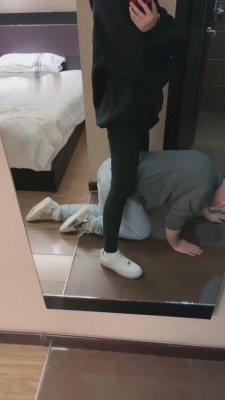 【网盘】【昕昕】白靴/aj小白鞋/白棉袜/脚底踩喂食 bf8750