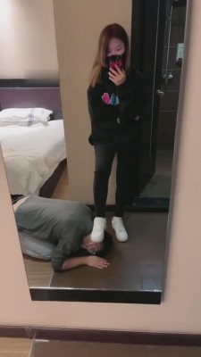 【网盘】【昕昕】白靴/aj小白鞋/白棉袜/脚底踩喂食 bf8750