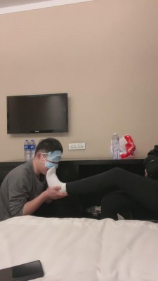 【网盘】【昕昕】白靴/aj小白鞋/白棉袜/脚底踩喂食 bf8750