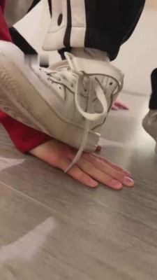 【网盘】【关关】学生S臭棉袜臭脚羞辱 bf8755