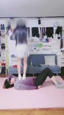 【网盘】【傲柔】运动鞋重度跳踩/踢裆/踹肚子 bf8395