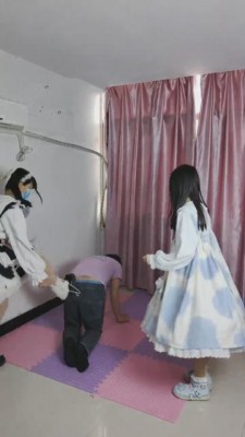 【网盘】【最抗揍M】两洛丽塔S暴揍狗 bf8824