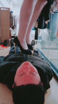 【网盘】【林夕】口水高跟鞋踩踏耳光 bf8778