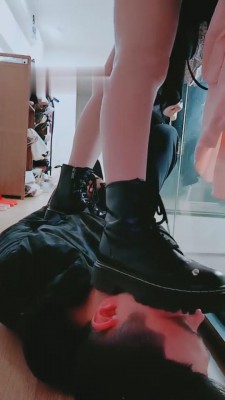 【网盘】【林夕】口水高跟鞋踩踏耳光 bf8778