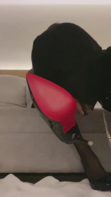 【网盘】【甜依】圣水黑丝高跟耳光 bf8879