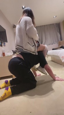 【网盘】【关关】御姐椰子鞋白丝羞辱奶狗 bf8856