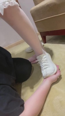 【网盘】【关关】御姐椰子鞋白丝羞辱奶狗 bf8856