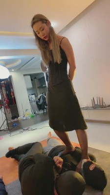 【网盘】【二宝】压迫式深喉中的脚耳光-创新调教 bf8992