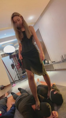 【网盘】【二宝】压迫式深喉中的脚耳光-创新调教 bf8992