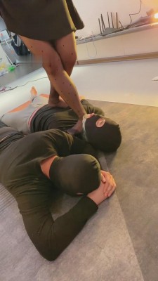 【网盘】【二宝】压迫式深喉中的脚耳光-创新调教 bf8992