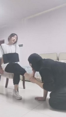 【网盘】【文文大人】深夜调教猥琐外卖员 bf90091