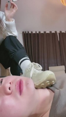 【网盘】【风吟女神】强迫吃烟灰/舔超脏鞋底 bf8666