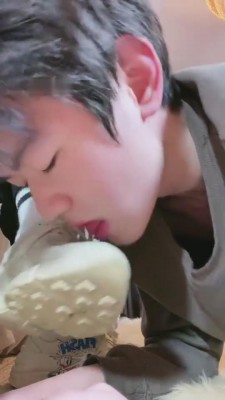 【网盘】【风吟女神】强迫吃烟灰/舔超脏鞋底 bf8666