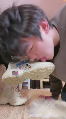 【网盘】【风吟女神】强迫吃烟灰/舔超脏鞋底 bf8666