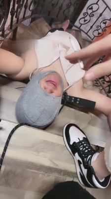 【网盘】【月影儿】学生主AJ碾压脚下奴 bf9073