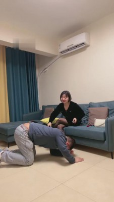 【网盘】【西西小主】暴打男神-耳光/舔脚/踩踏/提档【双视角版】 bf9089