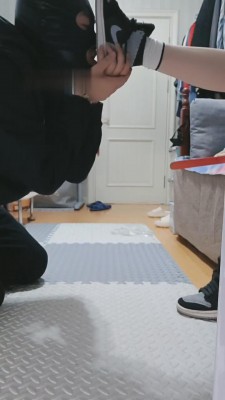 【网盘】【肆虐】运动后AJ原味袜羞辱 bf10182