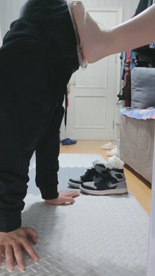 【网盘】【肆虐】运动后AJ原味袜羞辱 bf10182