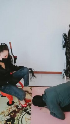 【网盘】【霸气S】调教贱货/圣水洗脚/内裤塞口 bf10201