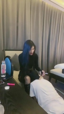 【网盘】【C皇】白领黑丝恋足调 bf10302