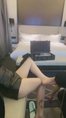 【网盘】【C皇】白领黑丝恋足调 bf10302