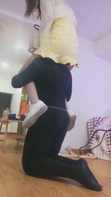 【网盘】【关关】脏小白鞋白丝重度刑虐 bf10318