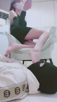 【网盘】【linda】高跟裸足碾压狗 bf10027