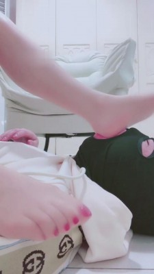 【网盘】【linda】高跟裸足碾压狗 bf10027